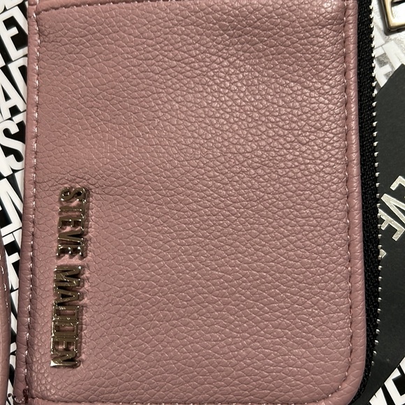 Steve Madden Zip Around CardCase Wristlet & keychain - Picture 3 of 11